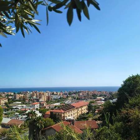 Casa de Férias Casa Indipendente Roque Vista Al Mar Con Parking Gratuito