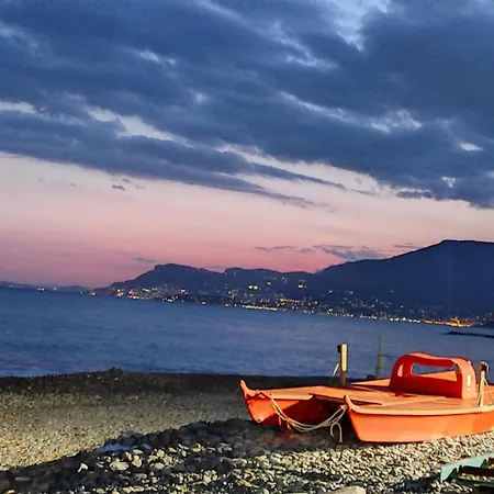 Casa Indipendente Roque Vista Al Mar Con Parking Gratuito Vallecrosia